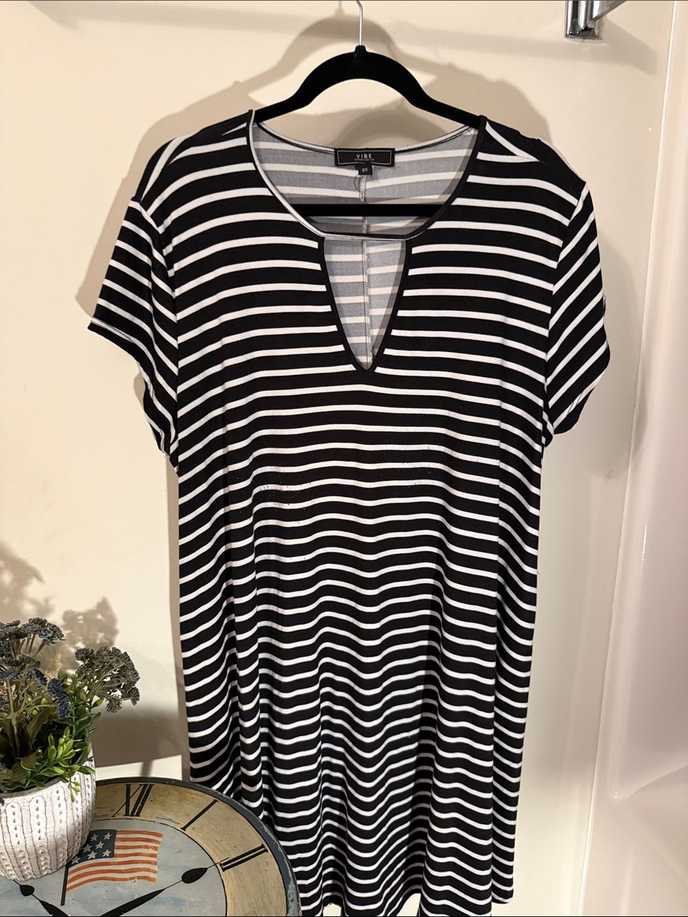 Vibe Black & White Striped Keyhole dress with little side pockets. 38" L